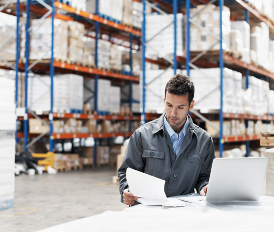 Warehouse worker using Multi carrier shipping software